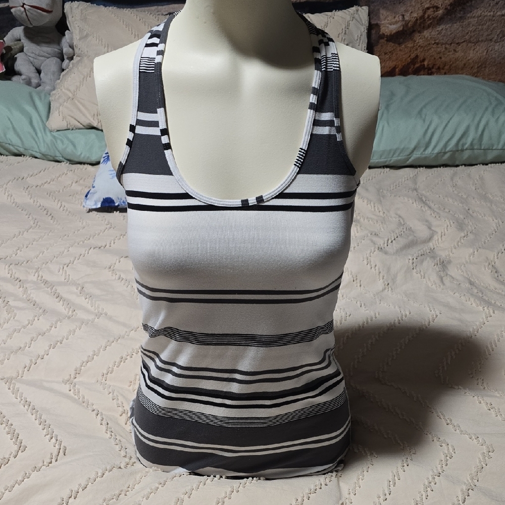 🔴 Lululemon Striped Black and White Tank Top